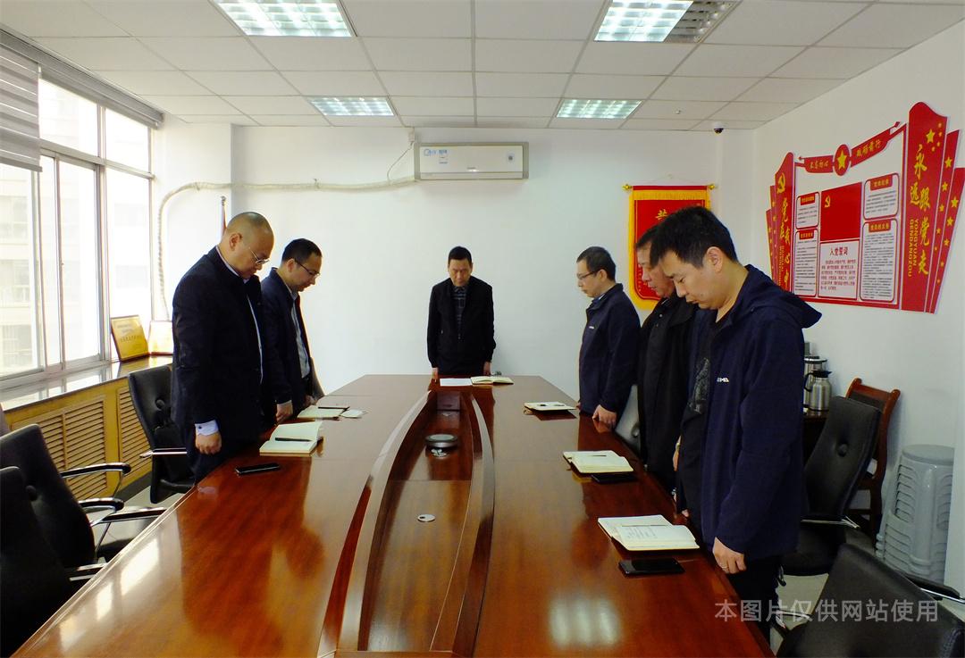 1.全體成員向烈士默哀致敬.jpg