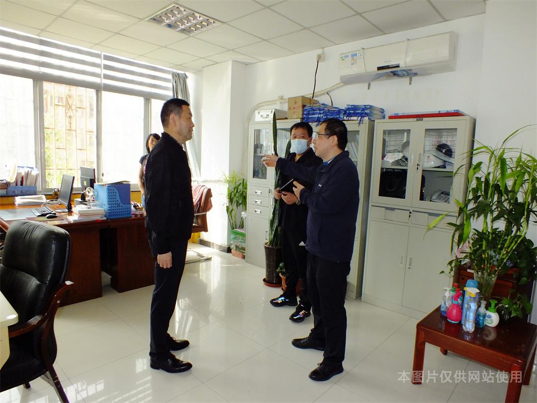 4.檢查辦公場所安全生產情況.jpg