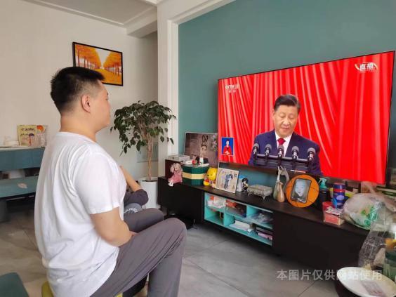 3.支部黨員在家收看二十大直播.jpg